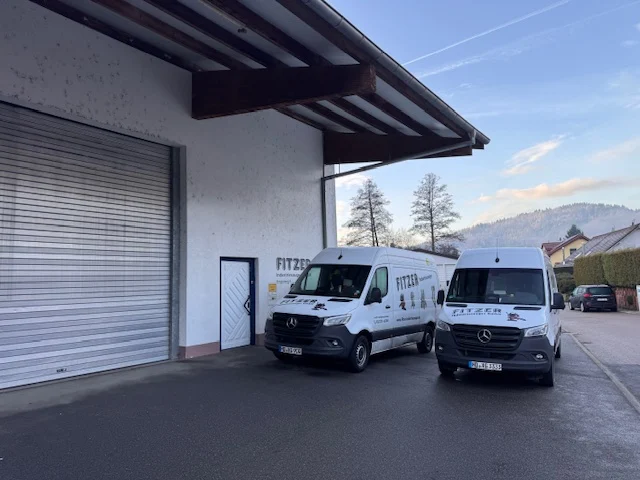 Unsere Firmenfahrzeuge stehen bereit
